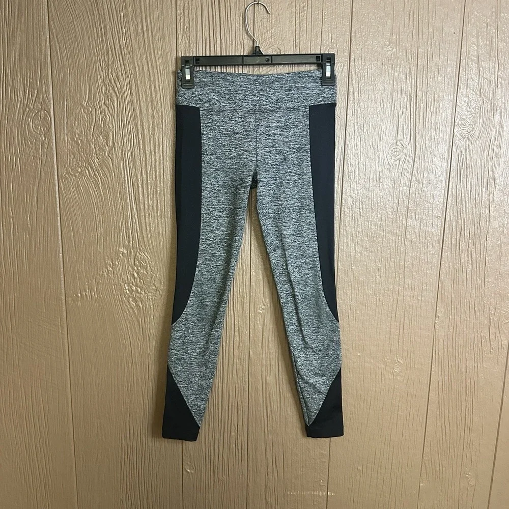 Koral Curve Mid Rise Cropped Leggings Size S Heather Gray/ Black Athletic Casual